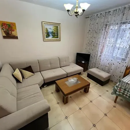アパート Lovely Apartment- Center Shkodër